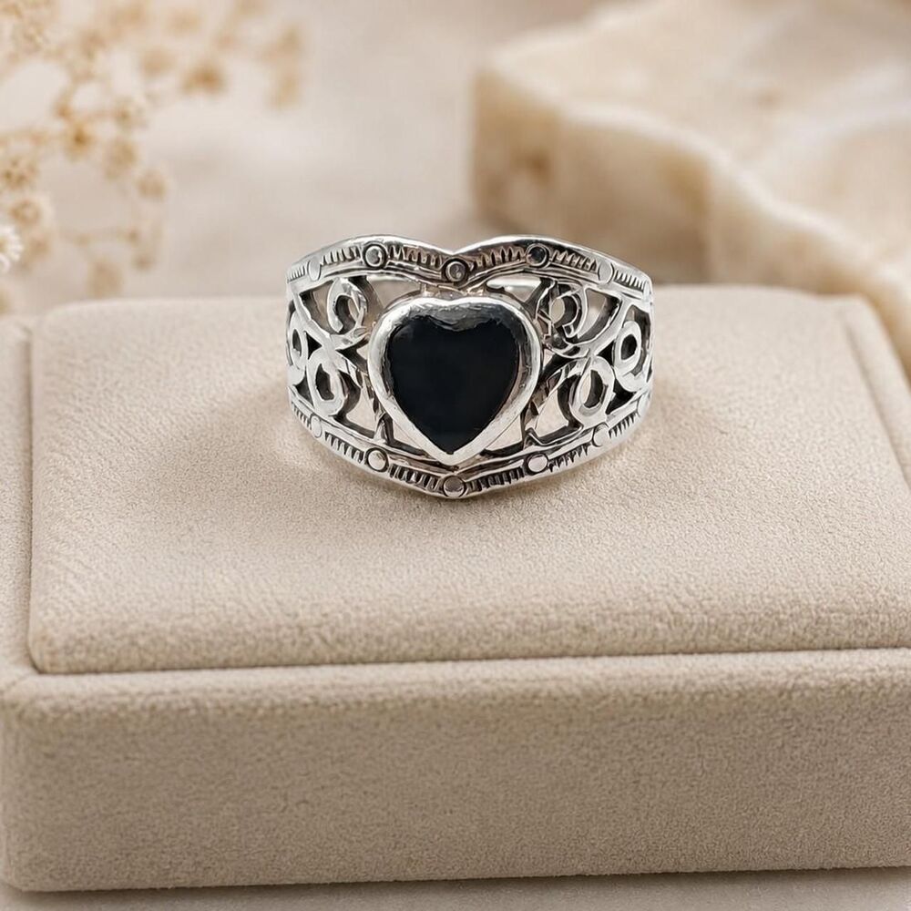 Vintage Native Crafted Sterling Silver & Black Onyx Heart Inlay Ring Jewelry